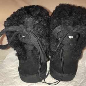 Black fleece bow tie boots